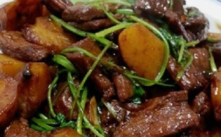 美味营养的土豆焖牛肉做法（一道简单易学的家常美食）