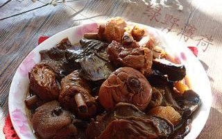 松蘑炖鸡腿，美味又养生（家常菜做法，营养又健康）