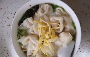 小馄饨炖汤，营养美味又方便（一碗简单的小馄饨，让你轻松享受家常味道）