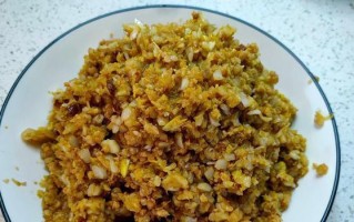 美味油渣酸菜馅饺子的制作方法（家庭厨房教你如何制作口感鲜美、营养丰富的油渣酸菜馅饺子）