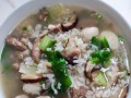 香菇西芹蛋炒饭的制作方法（健康美味，简单易学的家常菜）