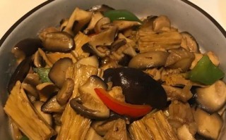 美味健康的香菇胡萝卜烧腐竹（简单易做，口感鲜美，主打素食）