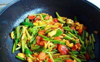 蒜苔肉丝捞面的制作方法（一道简单又美味的家常面食）