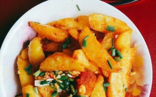 手把手教你炸出香脆可口的土豆小吃（以小吃炸土豆的做法为主题，让你轻松学会制作美味小吃）