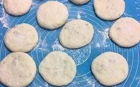 家常美食（简单易学的芋头泥包子制作技巧和口感体验）