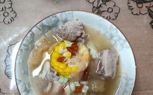 美食享受——玉米竹荪炖排骨（美味佳肴，回味无穷）