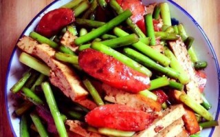 小芹豆干炒火腿（一道美味可口的家常菜）
