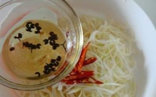 肉末苤蓝家常菜的制作方法（营养美味的蔬菜搭配肉末，营养丰富美味可口）