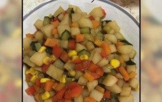 土豆黄瓜炒玉米——营养美味，轻松DIY（味美健康，让你爱上简单料理的味道）