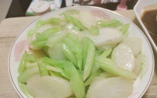 香芹炒山药，美味又营养（用这种做法，让你吃出健康的味道）