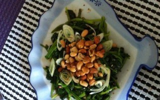 美味健康的菠菜陈醋花生米（让你爱上吃菠菜的秘诀）