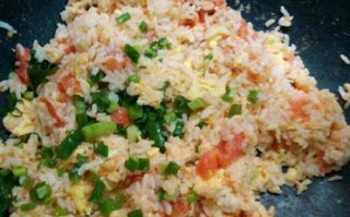 学会制作美味可口的西红柿鸡蛋拌饭（简单易学的做法，让您轻松享用健康美食）