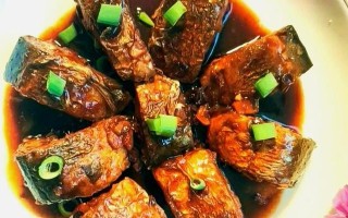 如何用铁锅炖出美味的鲅鱼（铁锅炖鲅鱼的做法和秘诀）