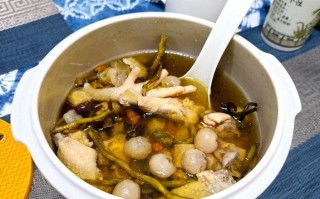 猪肉花甲韭菜汤的做法（家常汤菜/营养美味/简单易学）