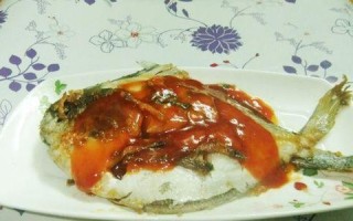 石锅白鲳鱼的制作方法（享受一道美味又健康的家常菜）