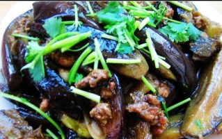 肉酱焗茄子（健康美味的家常菜）