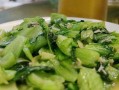 虾米炒芥兰，清新口感美味佳肴（家常菜谱，干香虾米炒芥兰的做法和技巧）