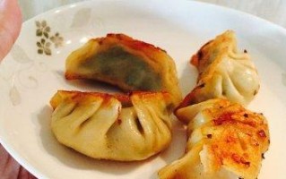 蟹肉皮冻煎饺的制作方法（美味健康的自制煎饺）