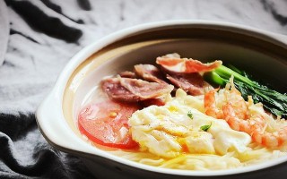 家常美食（入口即化，美味又实惠的家常肉丝鸡蛋面做法）