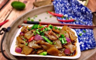 酸辣魔芋，清爽口感的佳选（掌握这些技巧，轻松制作美味酸辣魔芋）