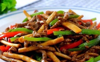 美味健康的茶树菇猪肚汤（营养丰富的家常汤菜，以茶树菇为主，营养更丰富）