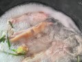 家常美食——猪蹄炖白云豆的做法（健康营养，舌尖上的滋味；猪蹄、白云豆、各种食材完美搭配）