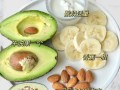 健康美味的鲜榨牛油果香蕉酸奶（轻松做出满口清香的饮品，让你健康美丽）