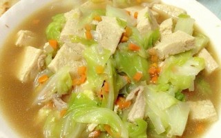 小白菜炖冻豆腐的家常做法（健康营养的冬季美食，冬日暖心一锅）