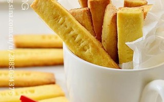 自制美味鲜奶酪饼干（简单易做的奶盐味道诱人的小点心）