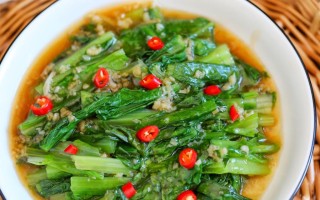 蒜香蚝汁油麦菜的做法（简单易学，美味可口）