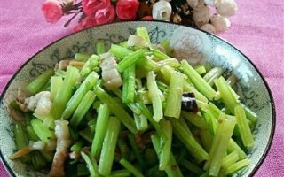 鲜香爽脆，口感绝佳的家常美食！以水芹菜为主角，再搭配精选的肉类，美味由此而生！