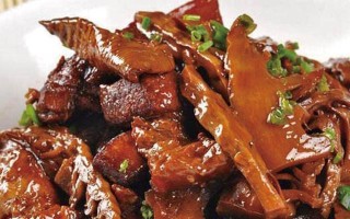 外婆笋干烧肉的做法（传统美味，口感鲜美）
