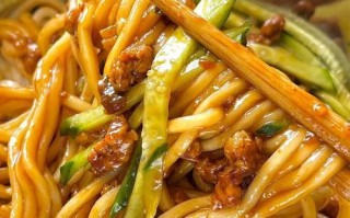 清爽黄瓜饼，让夏日更美味（新鲜黄瓜的清凉味道，轻松做出口感酥脆的黄瓜饼）