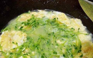 盐水豆苗的制作（手把手教你做出美味可口的盐水豆苗）