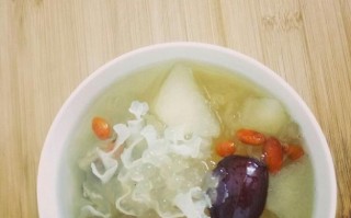 做雪梨粥，享受清爽益处（口感清新，滋补健康）
