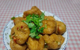 手撕白菜炒油豆腐，美味下饭必备！（做法简单易学，家常美食不容错过！）