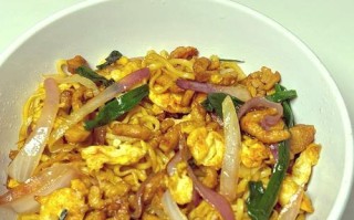 美味营养的早餐肉丝炒面做法（简单易学，让你每天早上都有好心情）