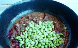 美食分享（用简单步骤，轻松做出口感香糯的毛豆荚）