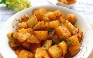 香辣土豆块的制作方法（用香料和辣椒调味的土豆块）
