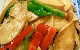 用素鸡炒出美味肉菜（健康食谱推荐，素鸡与肉的完美组合）