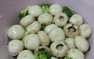 美食大赏——肉丸烧口蘑（一道鲜美可口的家常菜）