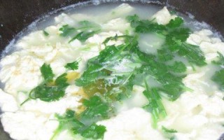 家常美食（以简单食材创造美味佳肴，解忧消愁的家常鸡汤）