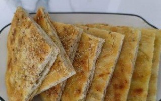 五香芝麻烧饼的制作方法（香气四溢，口感酥脆，营养丰富）