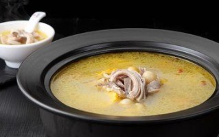 家常鸭架豆腐汤做法（一道营养美味的家常汤菜，味道鲜美又营养丰富！）