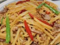 蒜香凉拌土豆丝（美味简单易做，家常凉菜首选！）