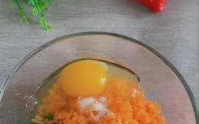 学会做以西葫芦胡罗卜火腿包（美味健康的营养早餐，以西葫芦和胡罗卜的双重美味）