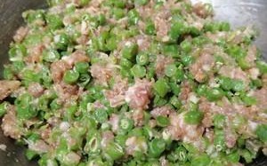 妙手神厨教你做小白菜肉馅包（轻松掌握包子技巧，吃出好滋味）