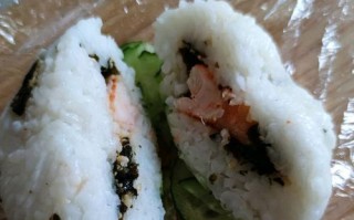 以吻仔鱼海苔饭团的做法（简单易学，让你轻松享受美食）