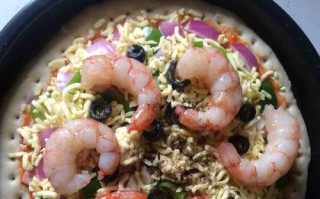 美味虾仁火腿披萨的制作方法（在家也能轻松享受美食的乐趣）