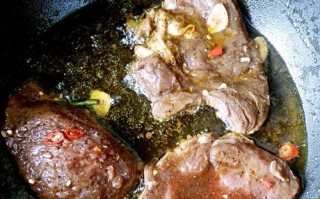 3步搞定超简易烤牛排（无需专业厨具，教你在家做出美味牛排）
